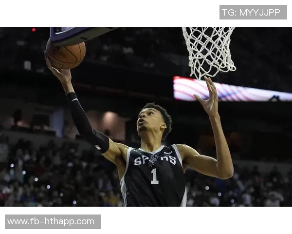 文班亚马半场表现起伏6分2板2帽5助攻却伴随4次失误 文班亚马半场表现起伏6分2板2帽5助攻却伴随4次失误